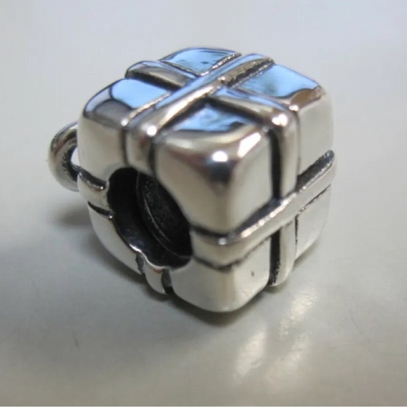 Pandora present Package Authentic Excellent Retired Charm 925 ale - Picture 3 of 3